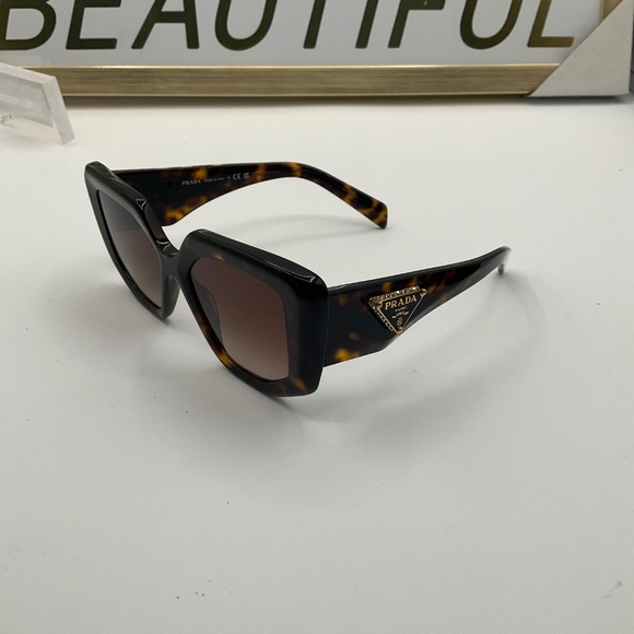 Sunglasses PRADA SPR 14Z - Picture 2 of 9